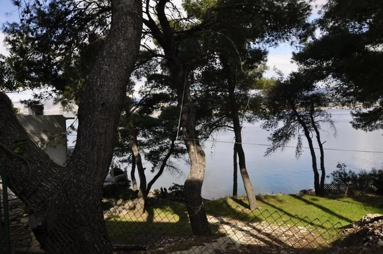 Apartments Eden - 30M From The Sea Slatine