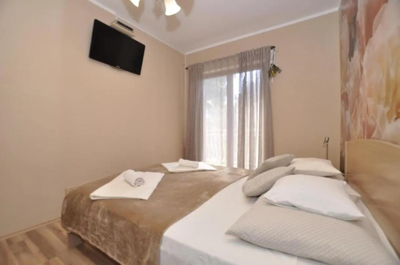 Apartments Eden - 30M From The Sea Slatine