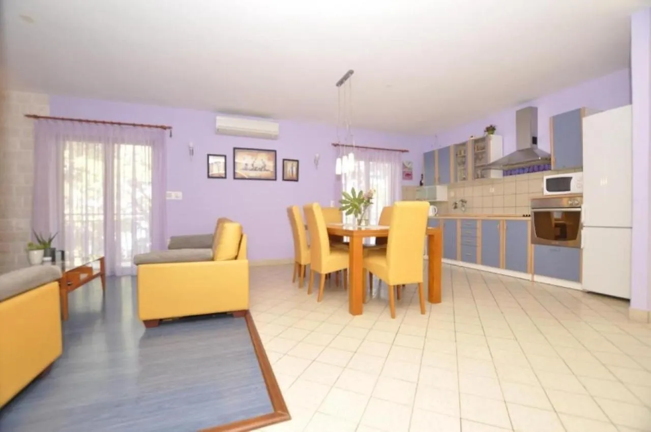 Apartments Eden - 30M From The Sea Slatine