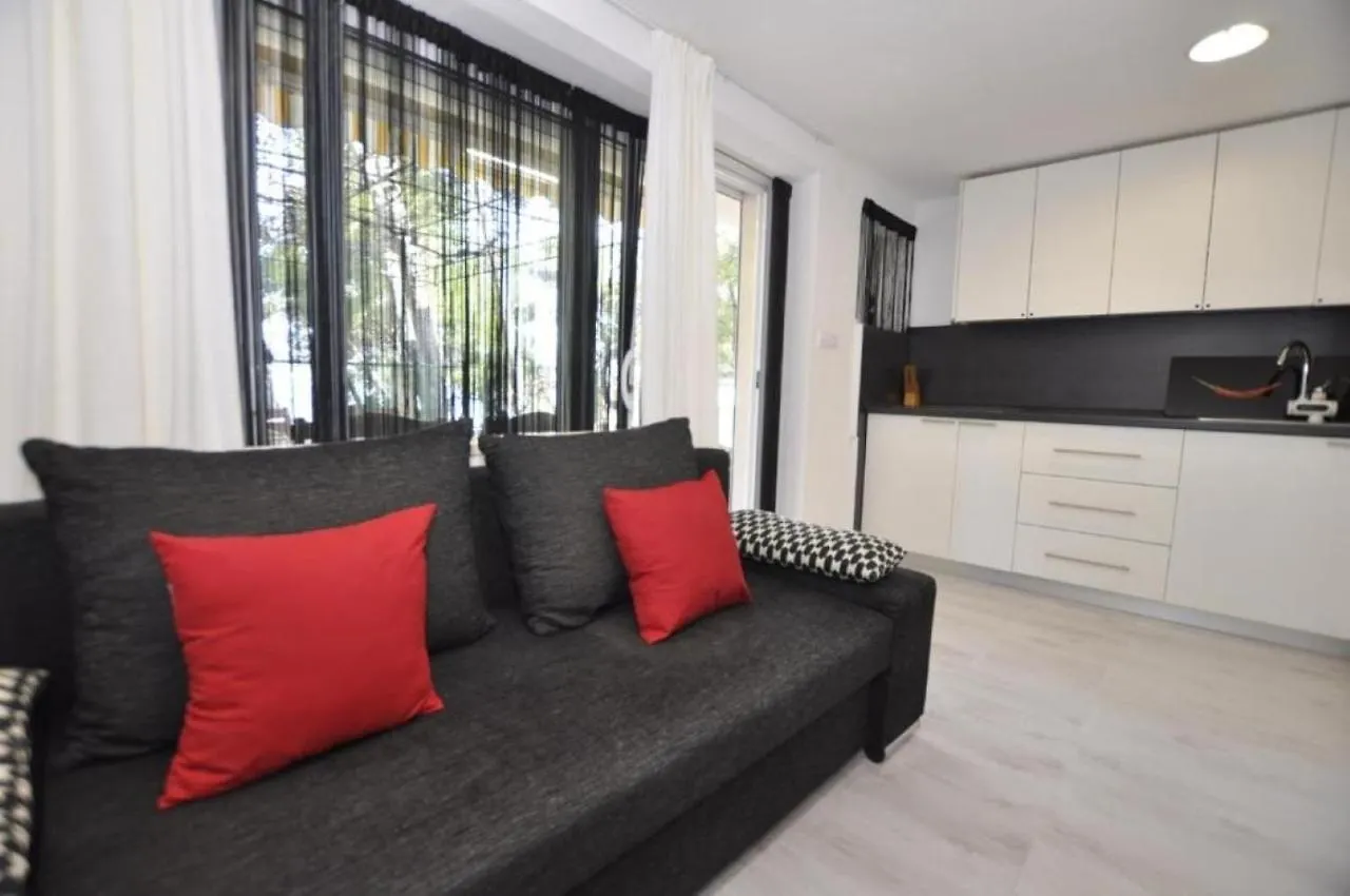 Apartments Eden - 30M From The Sea Slatine