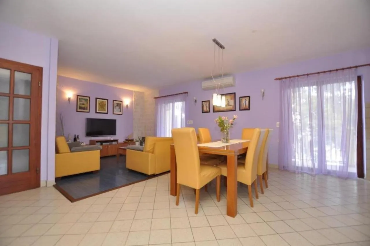 Apartments Eden - 30M From The Sea Slatine