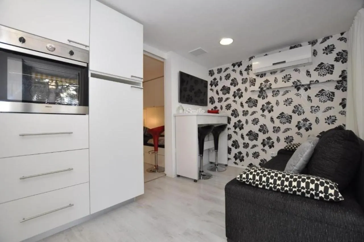 Apartments Eden - 30M From The Sea Slatine Croatia