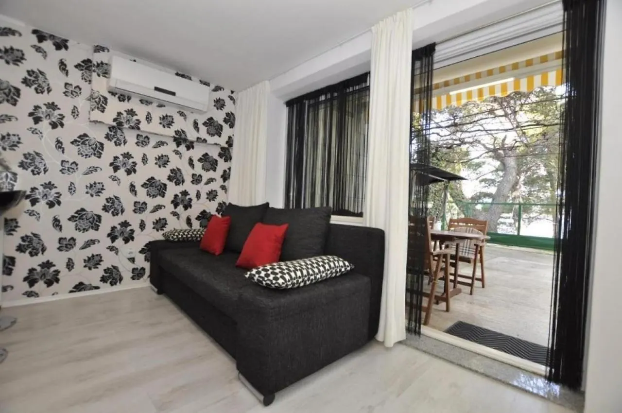 Apartments Eden - 30M From The Sea Slatine Croatia