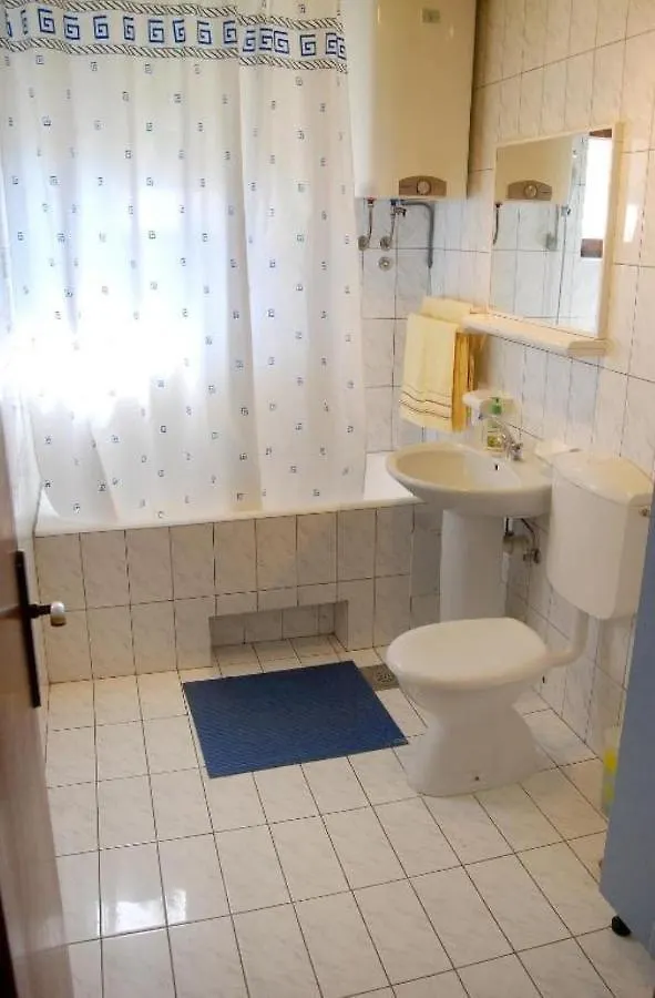 Apartments Eden - 30M From The Sea Slatine