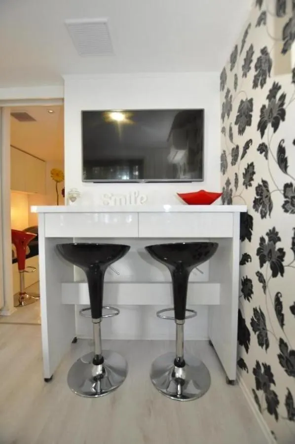 Apartments Eden - 30M From The Sea Slatine